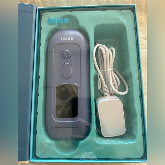 Bliss IPL Hair Remover Device with Travel Bag in Purple - Picture 2 of 4